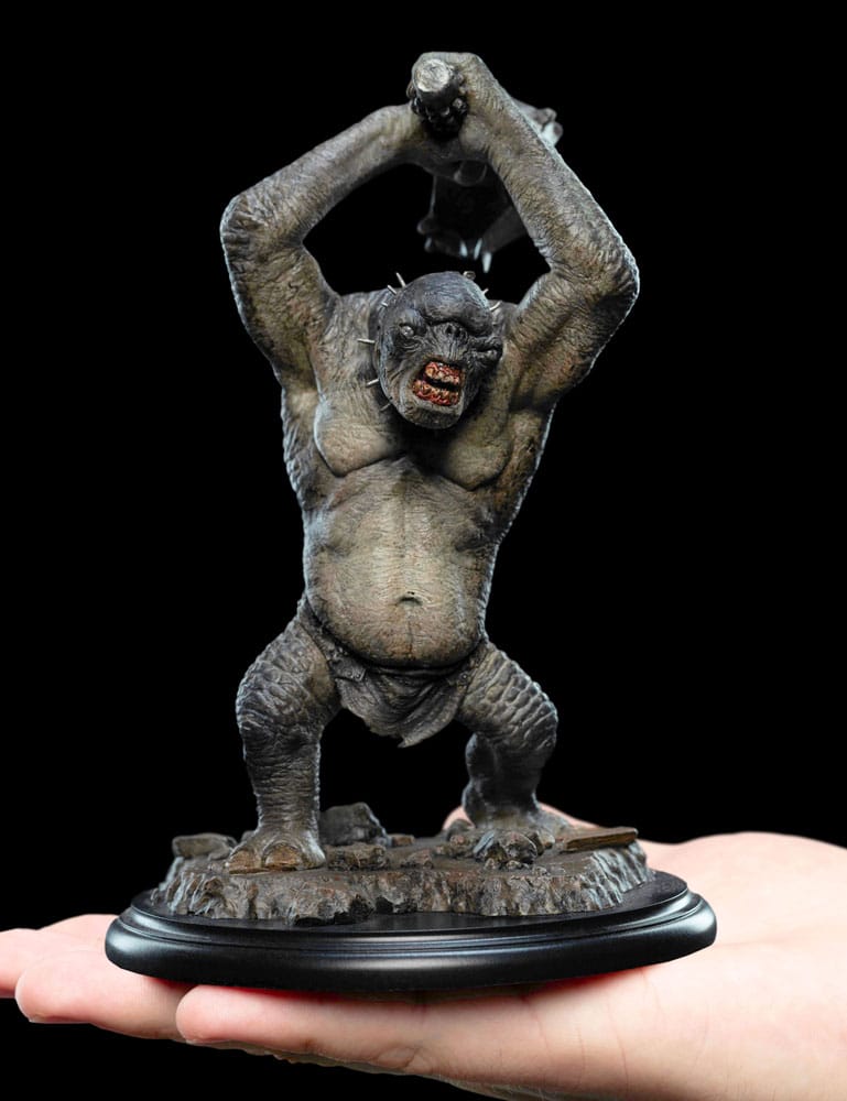 Cave troll as a statue for the living room – The horror from Moria!