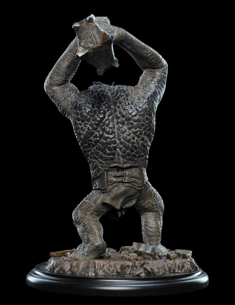 Cave troll as a statue for the living room – The horror from Moria!