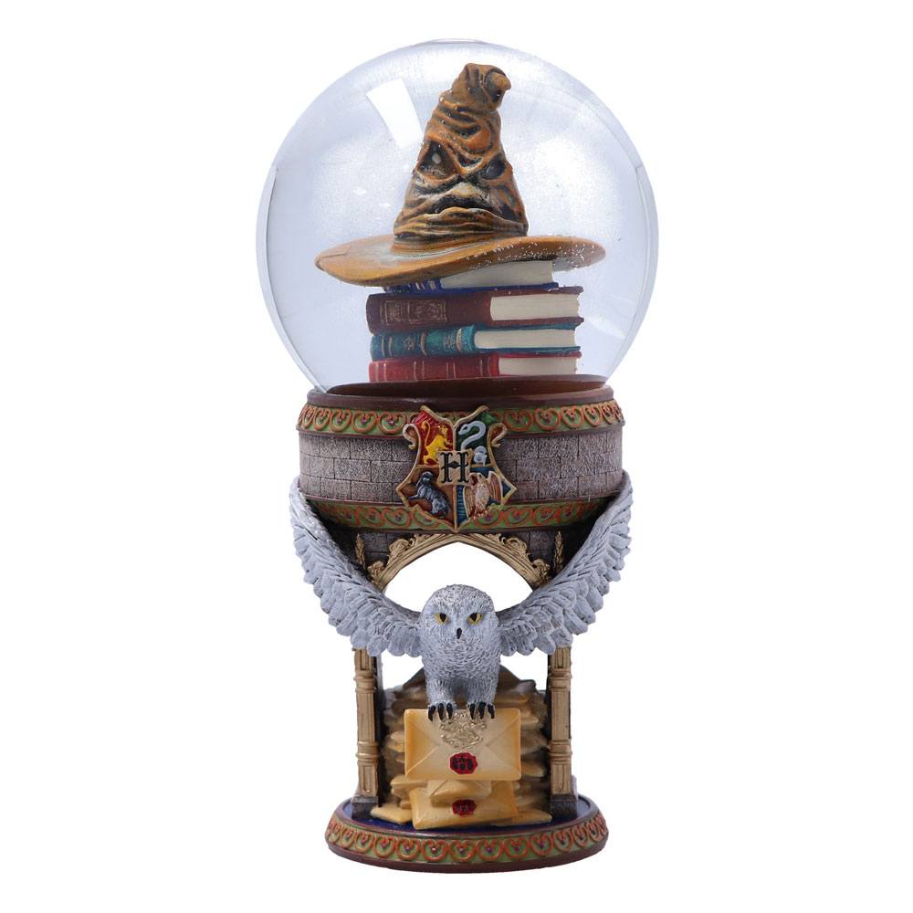 Hogwarts snow globe for the living room – magic to shake