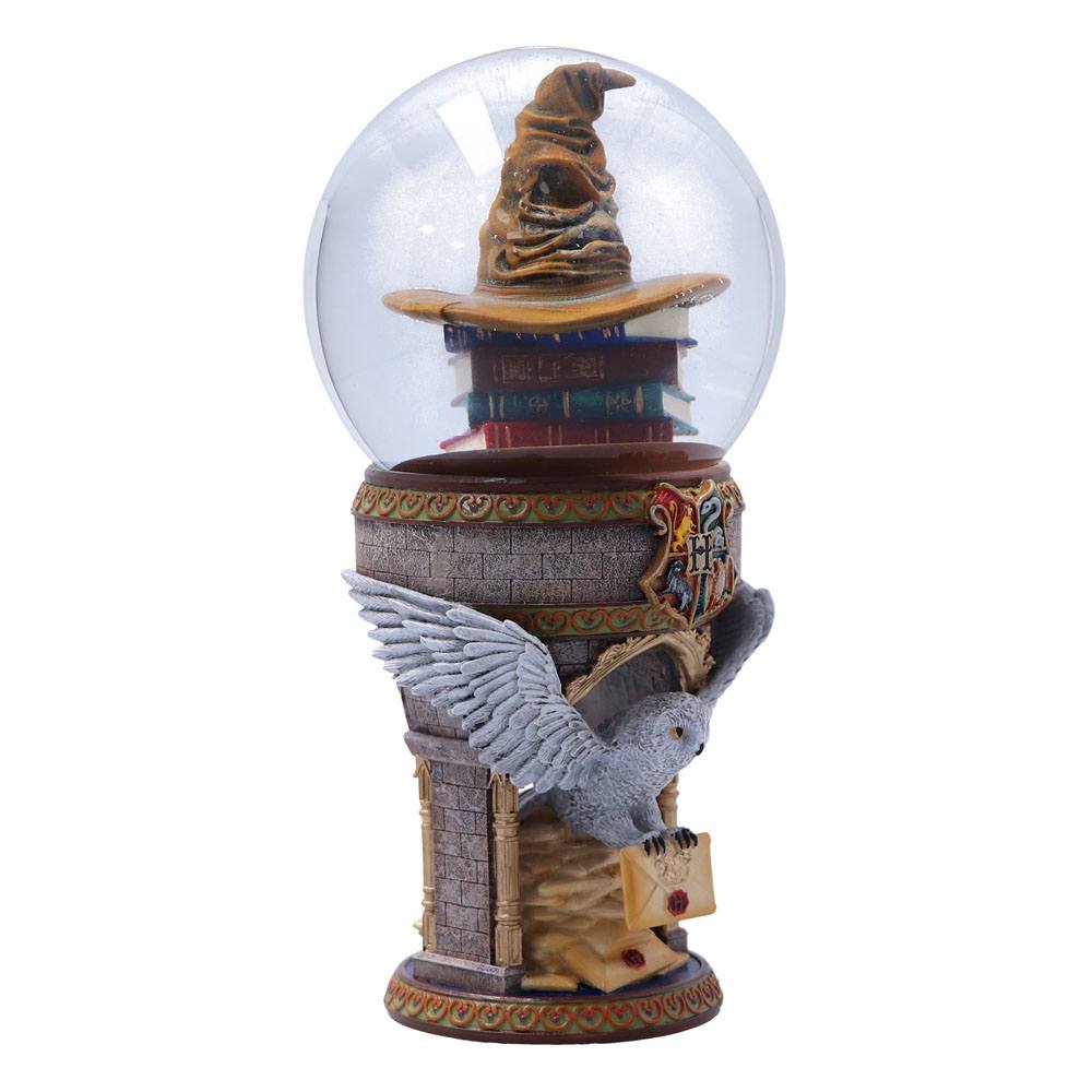 Hogwarts snow globe for the living room – magic to shake