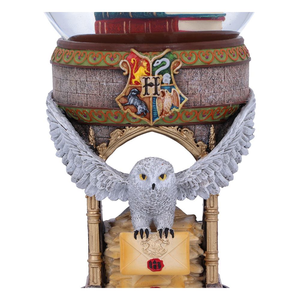 Hogwarts snow globe for the living room – magic to shake