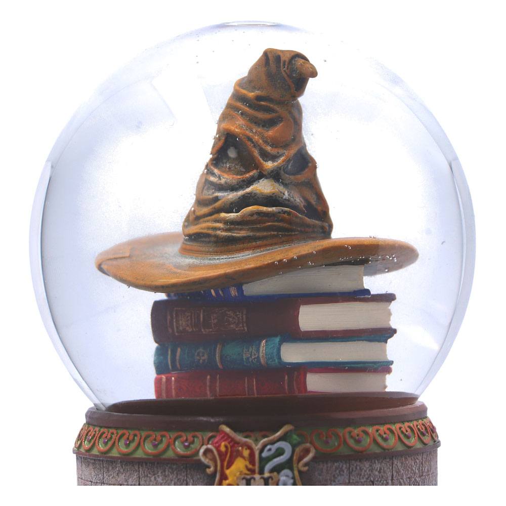 Hogwarts snow globe for the living room – magic to shake