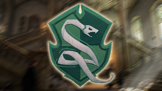 Slytherin: Eigenschaften, bekannte Mitglieder und Geschenkideen in Grün und Silber