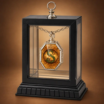 Harry Potter Horkrux-Medaillon von Salazar Slytherin mit Displaybox