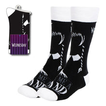 Wednesday Socken „Give me a Hand“ – Lizenzierte Magie