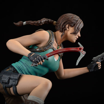 Tomb Raider Lara Croft PVC Statue 24 cm – mit Zubehör