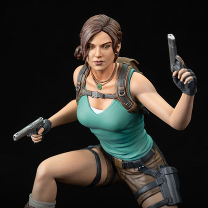 Tomb Raider Lara Croft PVC Statue 24 cm – mit Zubehör