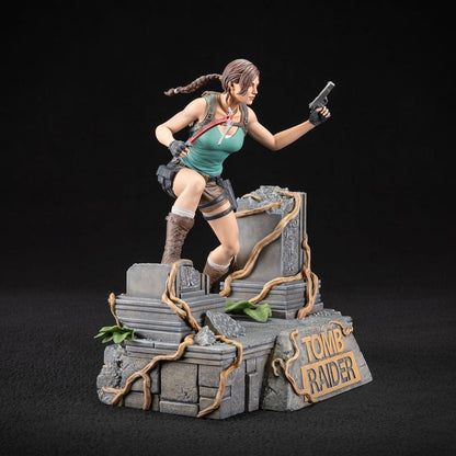 Tomb Raider Lara Croft PVC Statue 24 cm – mit Zubehör