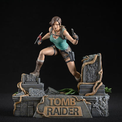 Tomb Raider Lara Croft PVC Statue 24 cm – mit Zubehör