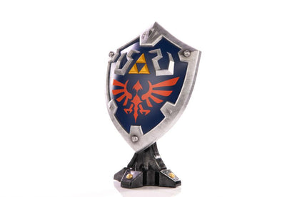 Links Hylia-Schild als Statue aus The Legend of Zelda